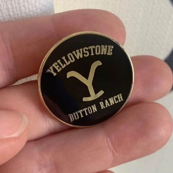 BRAND new Yellowstone inspired Dutton Ranch enamel pin black and gold - Picture 1 of 3